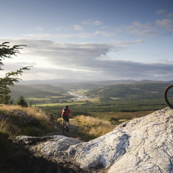 A COUPLE OF MOUNTAIN BIKERS ON THE BLACK ROUTE - PART OF THE BALBLAIR MOUNTAIN BIKE TRAILS (FORESTRY COMMISSION) NEAR BONAR BRIDGE, SUTHERLAND, SEPTEMBER 2008