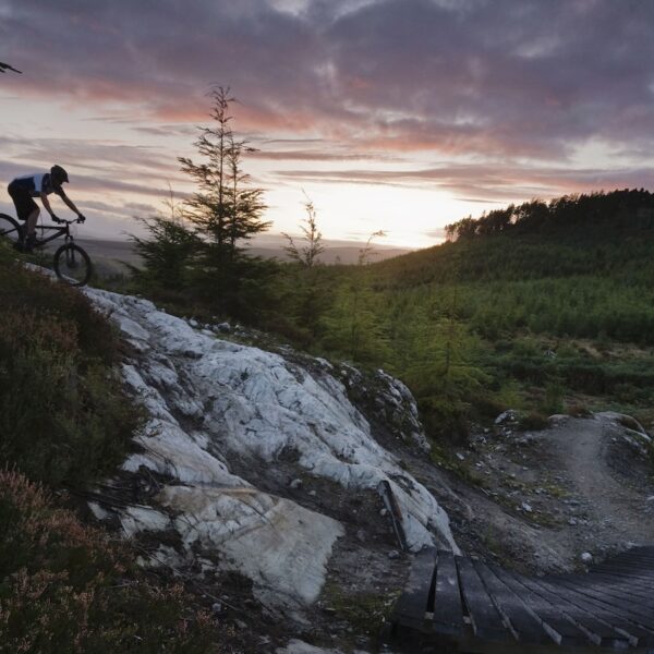 A MOUNTAIN BIKER ON THE BLACK ROUTE - PART OF THE BALBLAIR MOUNTAIN BIKE TRAILS (FORESTRY COMMISSION) NEAR BONAR BRIDGE, SUTHERLAND, SEPTEMBER 2008